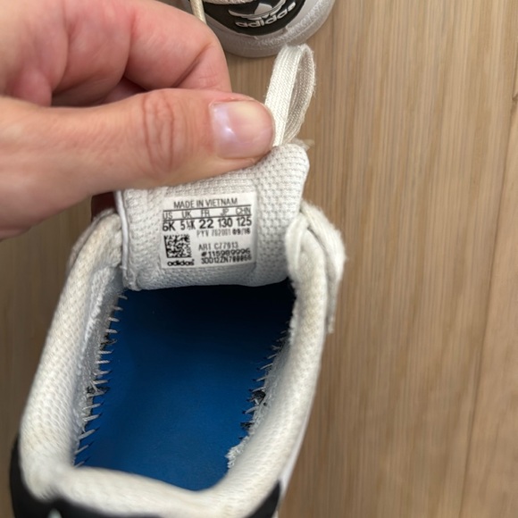 Adidas Superstar Toddler 6 *missing insoles* - Picture 2 of 5